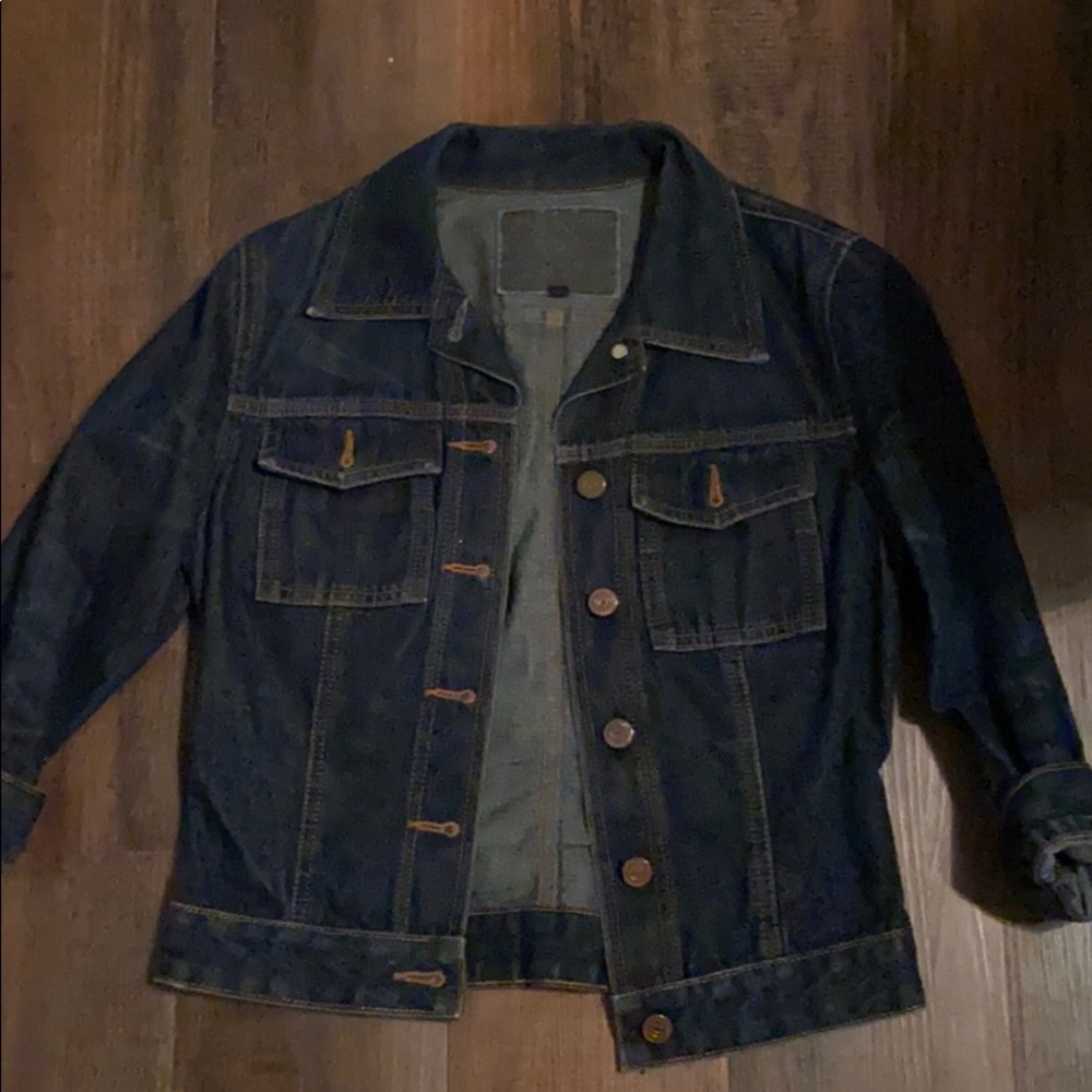 I am selling this item because it does not fit me